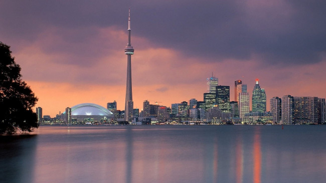 Обои картинки фото города, торонто , канада, дома, закат, вечер, башня, здания, город, торонто, вода, огни