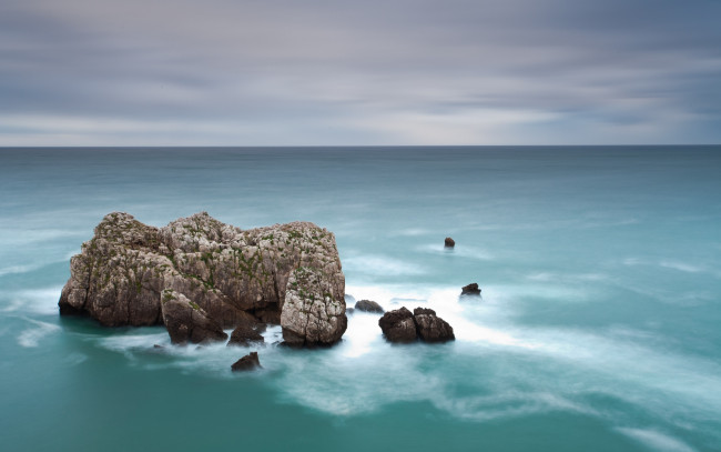 Обои картинки фото природа, моря, океаны, скала, камни, горизонт, море