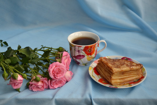 Обои картинки фото еда, блины,  оладьи, блинчики, чай, розы