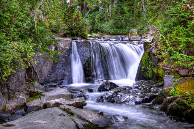 Обои картинки фото природа, водопады, река, водопад, деревья, поток, лес, склон, камни