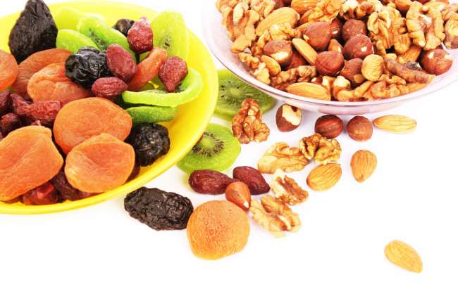 Обои картинки фото еда, орехи,  каштаны,  какао-бобы, чернослив, киви, курага, сухофрукты, nuts, fruit