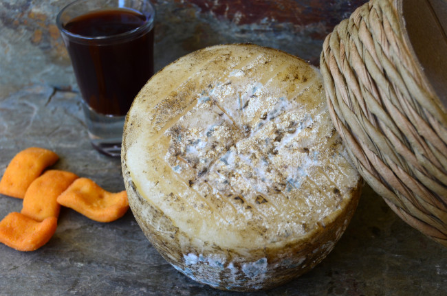 Обои картинки фото cabra muntanyola, еда, сырные изделия, сыр