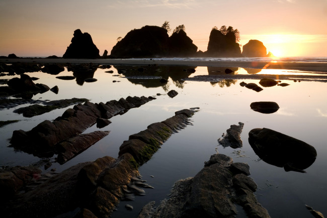 Обои картинки фото природа, восходы, закаты, камни, рассвет, море, скалы, берег