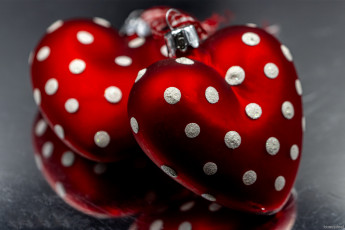 Картинка праздничные шары сердечки