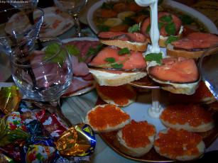 Картинка праздничный стол еда салаты закуски