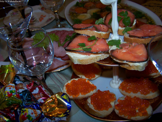 Обои картинки фото праздничный, стол, еда, салаты, закуски