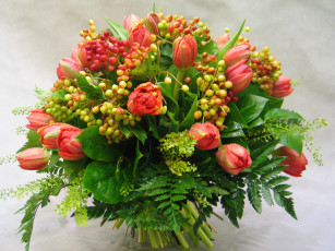 Картинка цветы букеты композиции ягоды тюльпаны папоротник