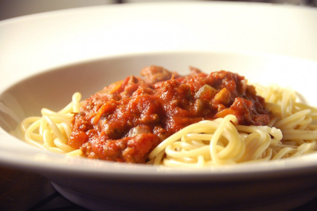 Обои картинки фото еда, макаронные, блюда, мясо, тарелка, спагетти