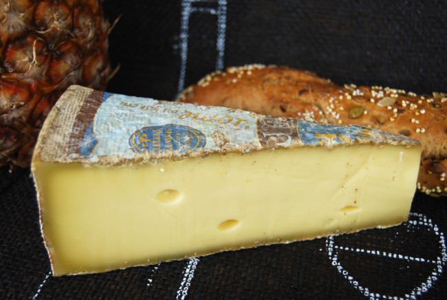Обои картинки фото tome lait cru de marcel petite, еда, сырные изделия, сыр