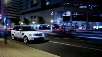 Картинка автомобили range+rover белый скорость дорога улица город огни