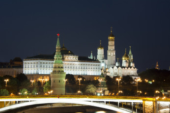 Картинка ночной+кремль+и+большой+каменный+мост города москва+ россия ночь река мост огни