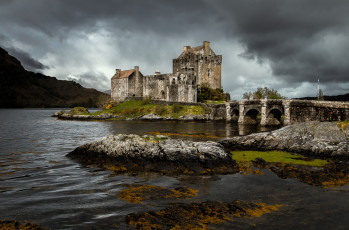 Картинка eilean+donan+castle-scotland города замок+эйлен-донан+ шотландия скалы мост река замок