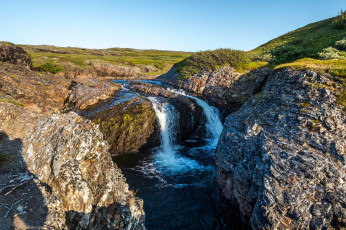 Картинка полуостров+рыбачий природа водопады водопад речка полуостров рыбачий скалы