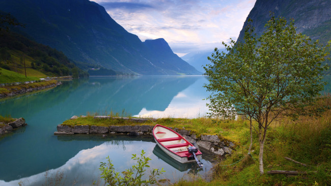 Обои картинки фото корабли, лодки, шлюпки, озеро, лодка, norway, норвегия, горы, берёзки, деревья, пейзаж