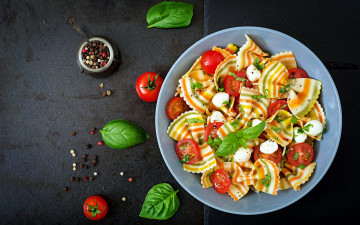 Картинка еда макароны +макаронные+блюда бантики базилик помидоры