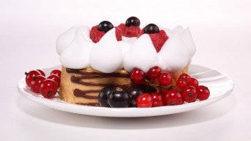 Картинка еда пирожные кексы печенье крем смородина малина ягоды пирожное