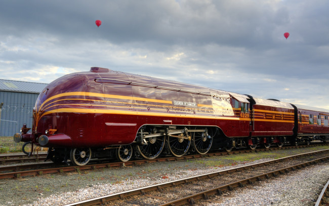 Обои картинки фото railfest, 2012, техника, поезда, поезд, воздушные, шары, локомотив, рельсы
