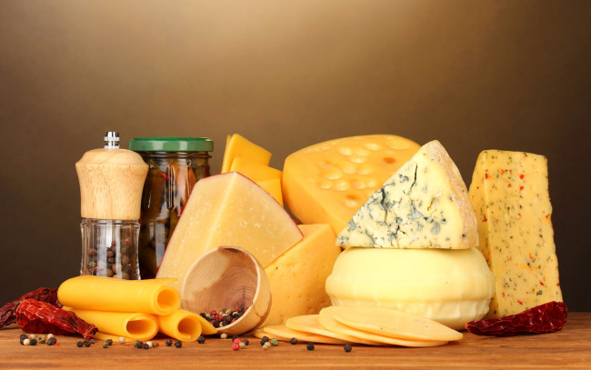 Обои картинки фото еда, сырные изделия, сыр, перец, специи, плесень