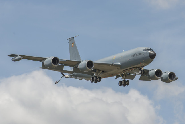 Обои картинки фото boeing kc-135 stratotanker, авиация, военно-транспортные самолёты, заправщик, танкер