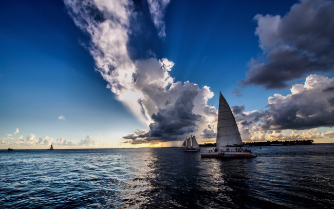 Обои картинки фото корабли, Яхты, облака, парус, водоем