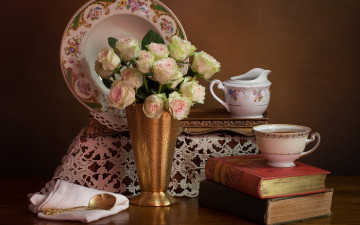 Картинка разное посуда +столовые+приборы +кухонная+утварь ваза розы книги