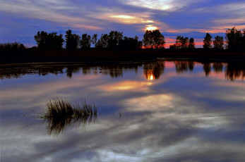 Картинка природа реки озера закат река гладь отражение деревья тучи синева небо
