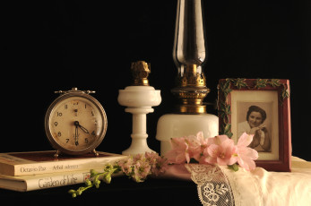 Картинка разное Часы часовые механизмы альстромерия часы книги лампа портрет натюрморт