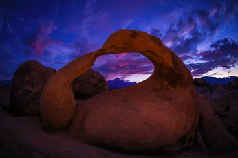 Картинка природа горы сша калифорния арка скалы облака закат вечер mobius arch alabama hills