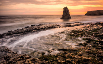 Картинка природа побережье берег закат вода камни