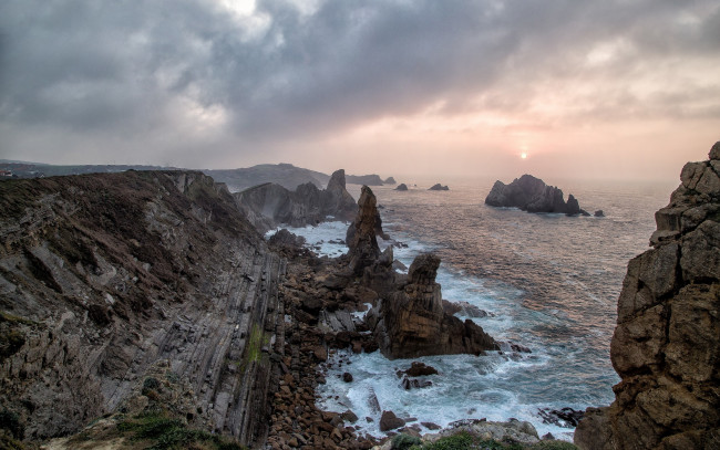 Обои картинки фото природа, побережье, туман, утро, солнце, тучи, скалы, море