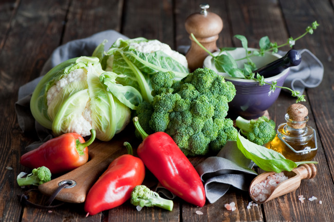Обои картинки фото еда, овощи, цветная, капуста, брокколи, перец