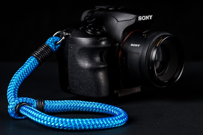 Обои картинки фото sony a65, бренды, sony, объектив, фотокамера