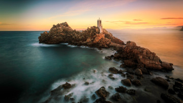 Картинка природа маяки мыс островок прибой утро море волны небо облака закат камни скалы рассвет берег маяк вечер
