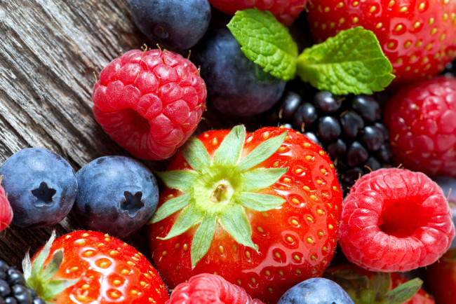 Обои картинки фото еда, фрукты,  ягоды, клубника, малина, ежевика