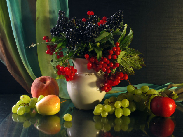 Обои картинки фото авт, nezabudka, fn, еда, натюрморт, ваза, калина, персик, виноград, яблоки