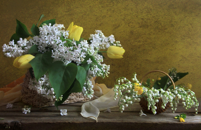 Обои картинки фото цветы, букеты, композиции, сирень, ландыши, тюльпаны