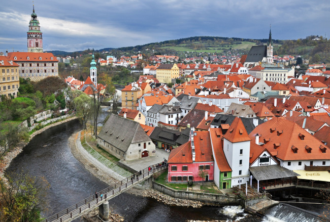 Обои картинки фото Чешский, крумлов, Чехия, города, панорамы, река, крыши