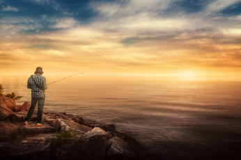 Картинка разное рыбалка +рыбаки +улов +снасти рыбак озеро небо парень удочка
