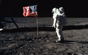 обоя apollo, 11, космос, луна, следы, флаг, астронавт