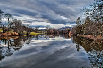 Картинка природа реки озера озеро деревья отражение холмы небо облака