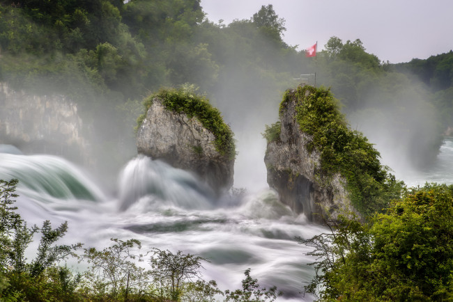 Обои картинки фото природа, реки, озера, скалы, горы, флаг, река