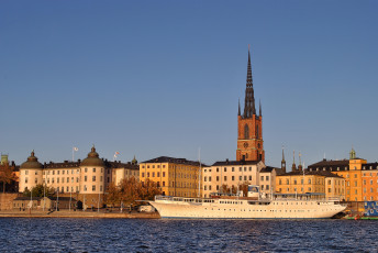 обоя gamla stan - stockholm, города, стокгольм , швеция, набережная, башня