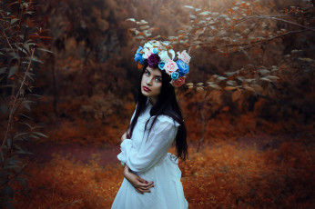 Картинка девушки -unsort+ брюнетки +шатенки взгляд венок настроение лес цветы
