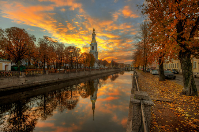 Обои картинки фото города, санкт-петербург,  петергоф , россия, отражение, облака, осень