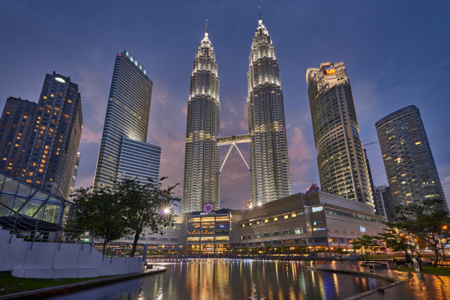 Обои картинки фото petronas twin towers, города, куала-лумпур , малайзия, простор