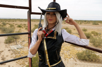Картинка девушки emma+hix пистолет шляпа