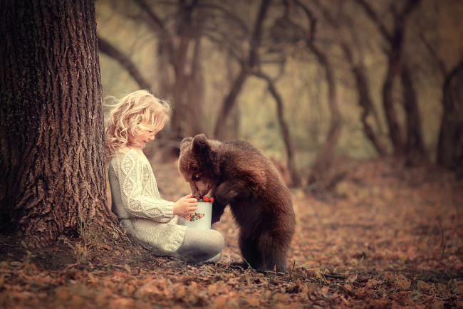 Обои картинки фото разное, дети, девочка, медвежонок, малина, лес