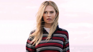 Картинка девушки teresa+palmer блондинка свитер