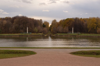 Картинка природа парк облака озеро деревья трава