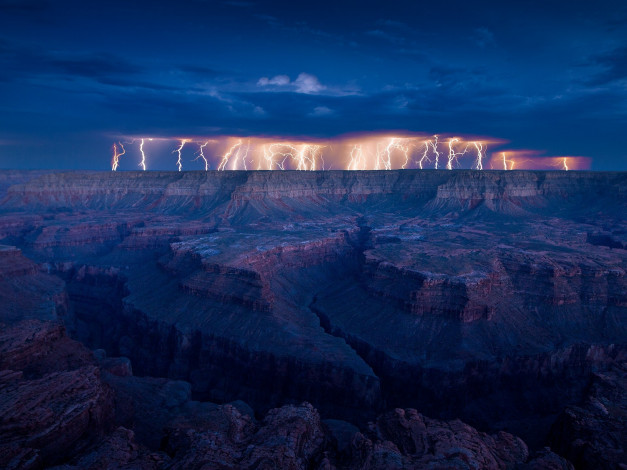 Обои картинки фото природа, молния, гроза, молнии, скалы, гранд, каньон, grand, canyon, тучи